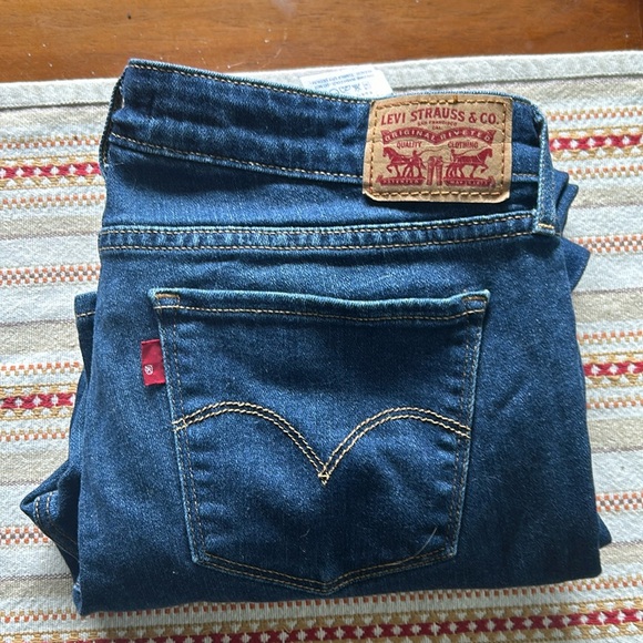 Levis - Picture 1 of 3